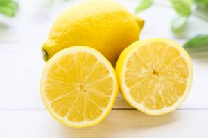 クエン酸を含むレモン