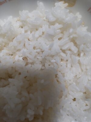 お米にこんにゃくライスを入れて炊いたご飯